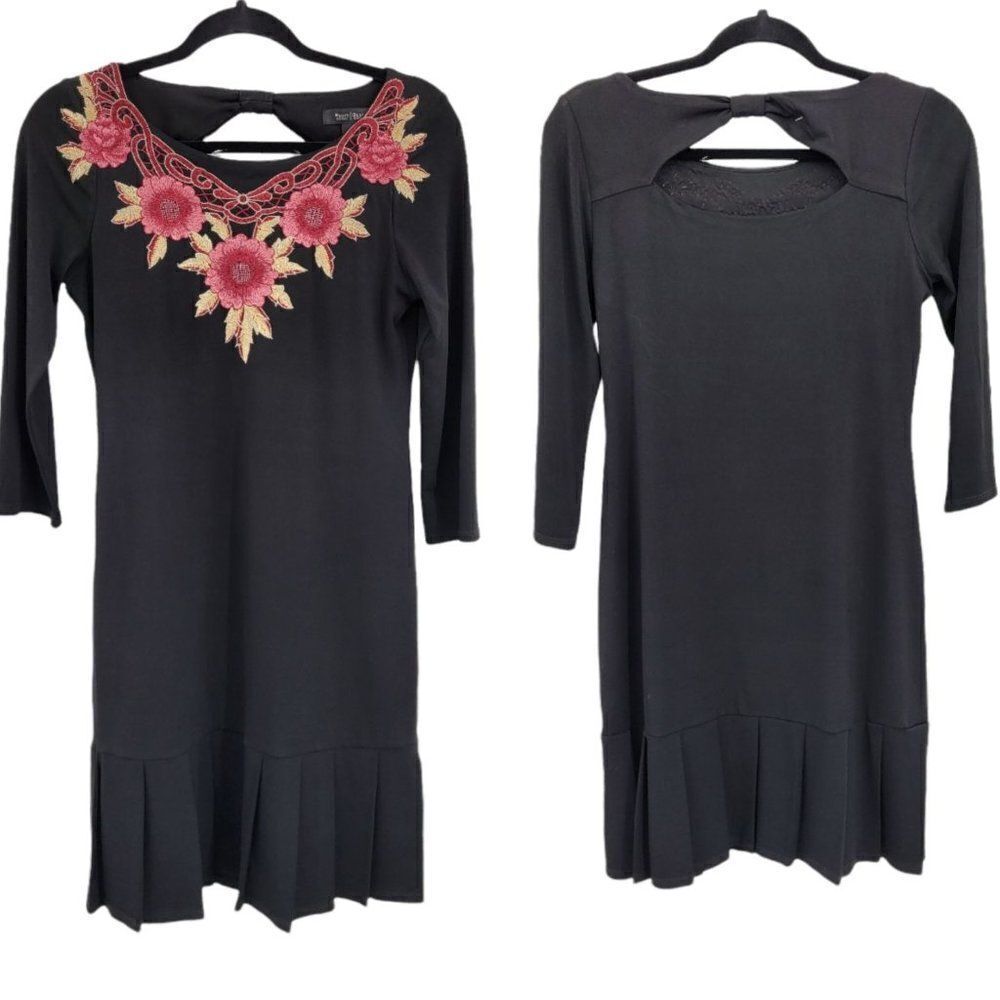 WHBM Dress Embroidered V-Neck Cutout Pleated Hem 3/4 Sleeve‎ Shift Black Sz XS
